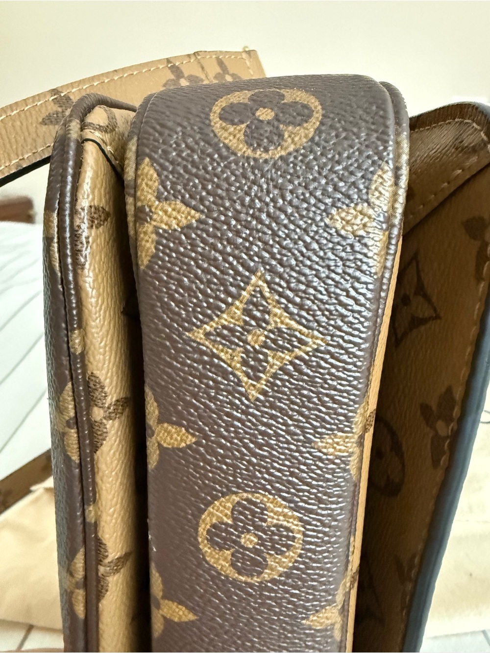 Louis Vuitton reverse Monogram Pochette Métis Crossbody - Medium duster, card - Picture 4 of 12